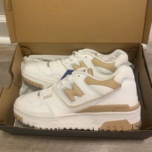 New Balance 550s - Size 8 Women’s - Tan & White